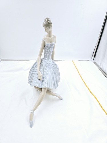 Lladro ballerina waiting - ballerina,