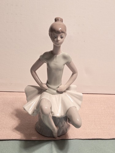 Lladro ballerina figurine